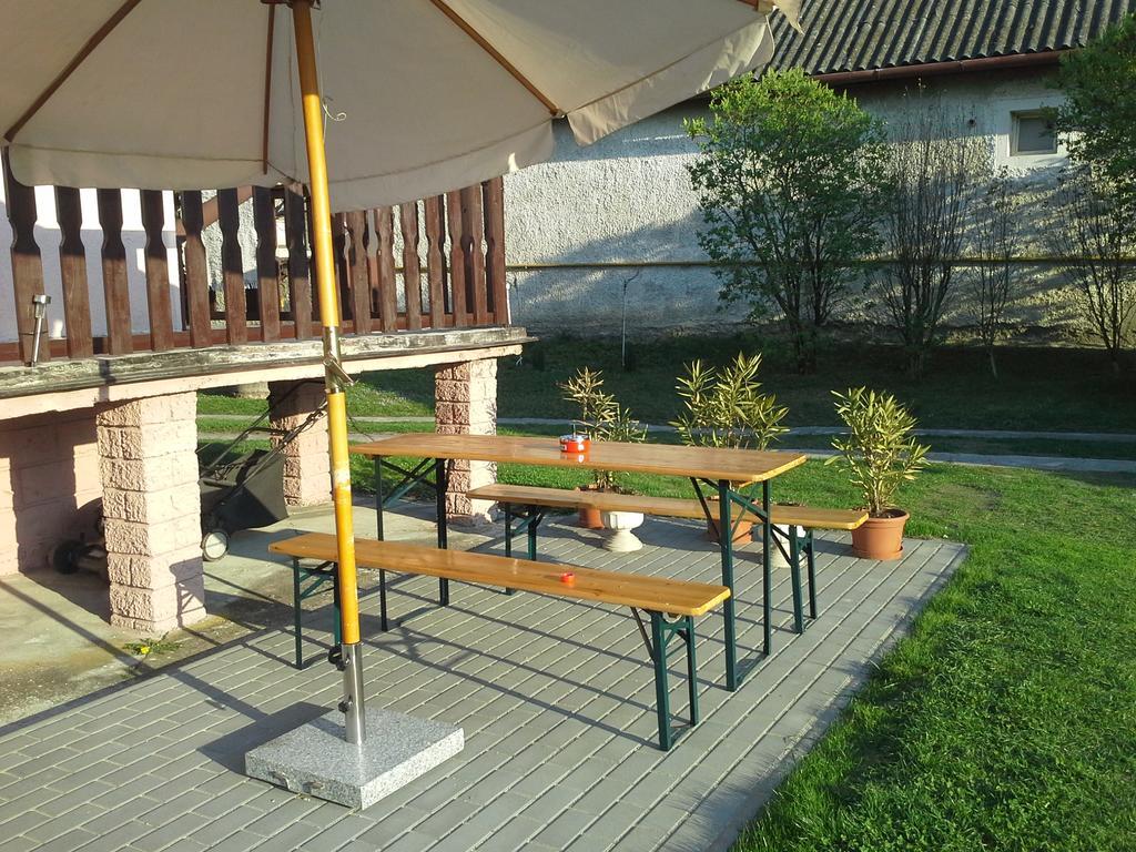 Utulny Privat Appartement Veľký Meder Buitenkant foto